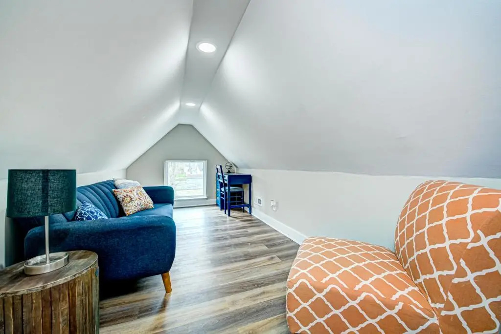 Stylish 1BR Condo 1 Mile To Downtown