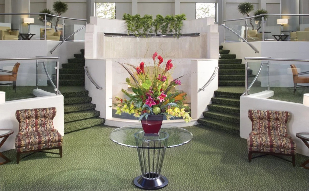 Crowne Plaza Indianapolis-Airport by IHG
