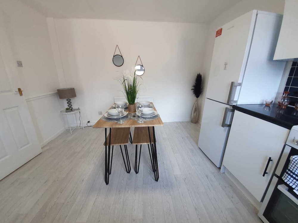 Bv Luxury Spacious 3 Bedroom House At Isaac Close
