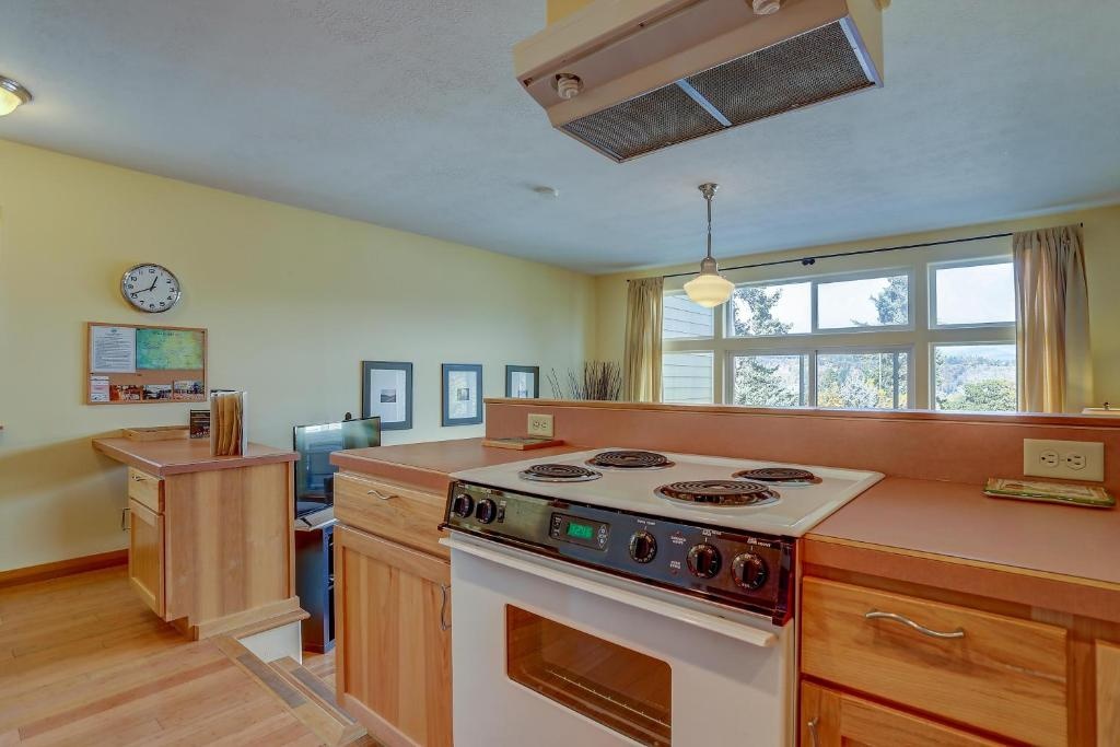 Lincoln-Rvr/Mt Vw-AC-2BR/2B