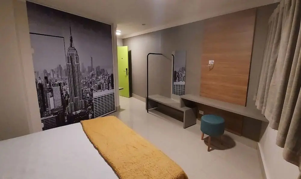 Hotel PrimeInn Excelente Custo Benefício e Taxas de Estacionamento Isentas
