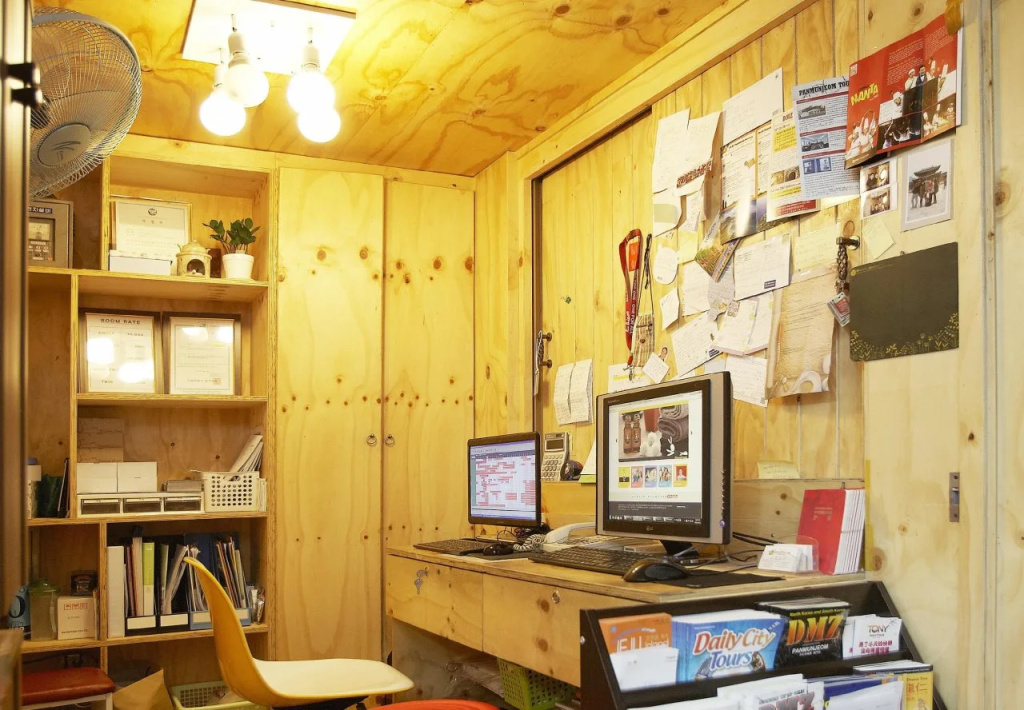 Moon's Hostel