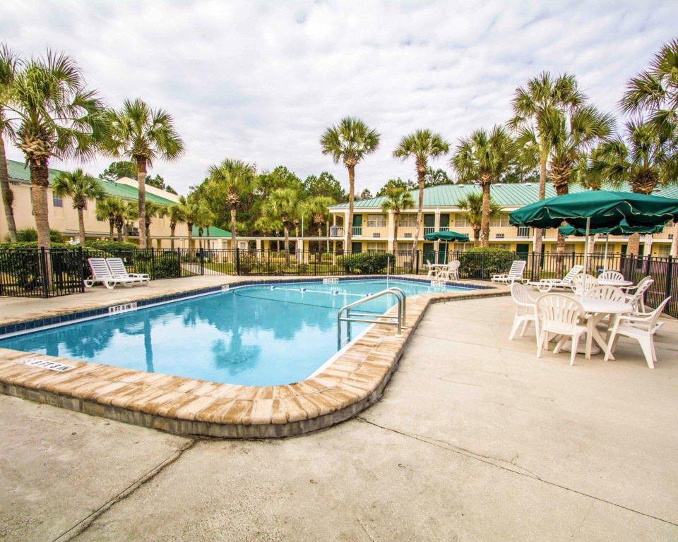 Comfort Suites