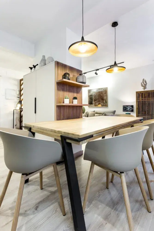 ELEVEN Apartments Real de la Carretería, by Homing U