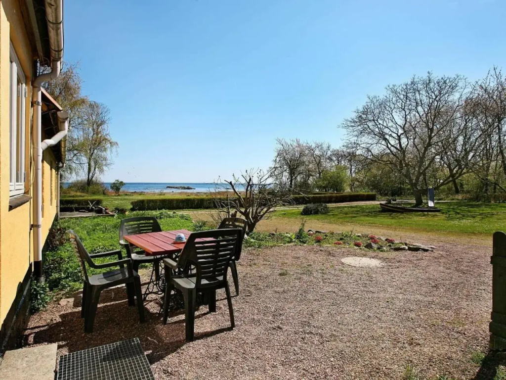Two-Bedroom Holiday home in Svaneke 4