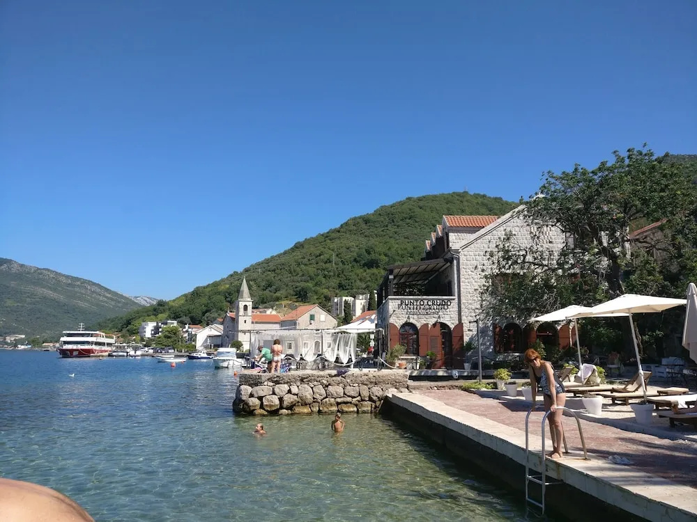 3 Bedroom 3 Bathroom Pool ,ivy House Montenegro