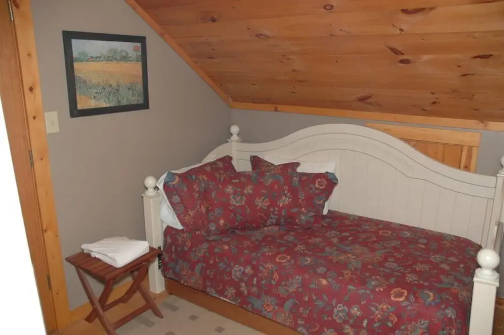 Brickyard Cottage 1 by Winfield Inn
