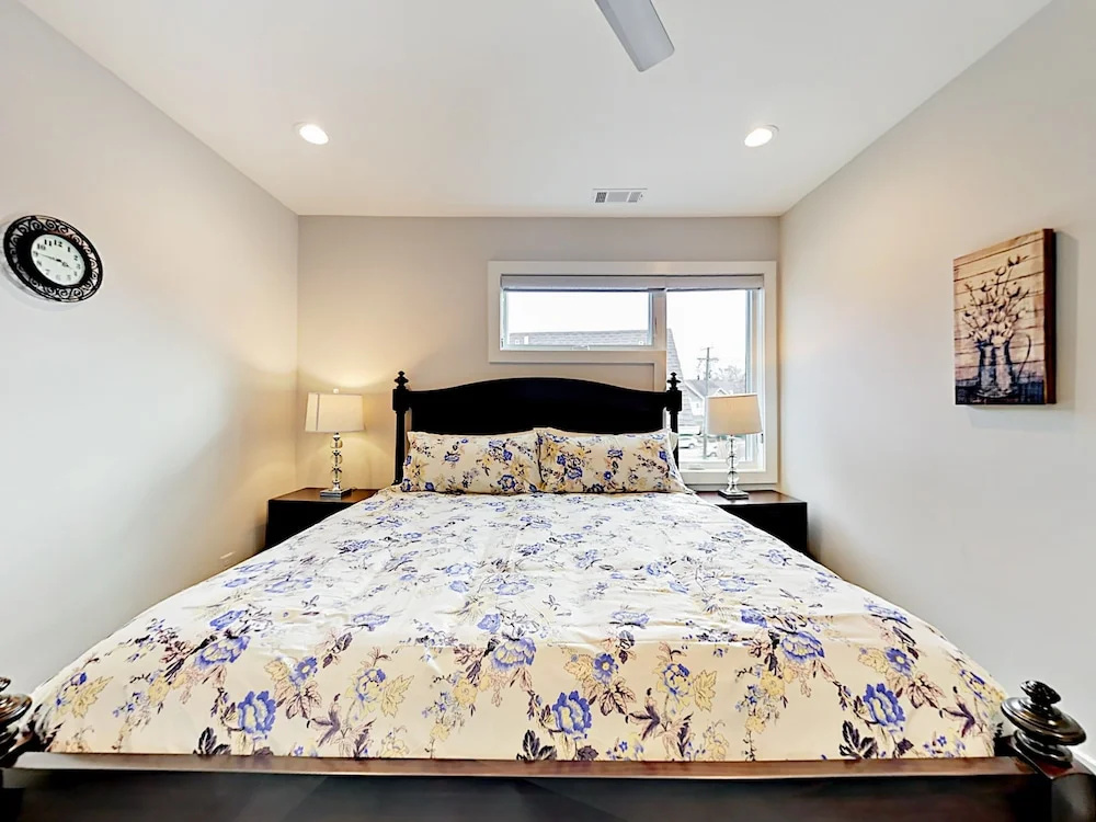 All-suite 3br/3.5ba W/ Rooftop Deck, Near Downtown 3 Bedroom Condo