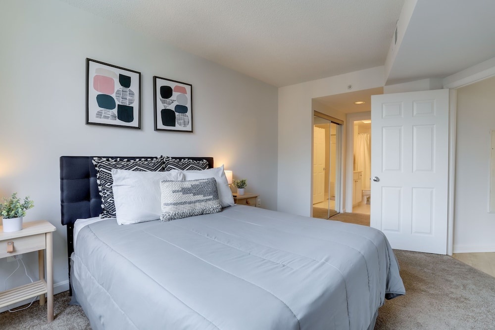 Fantastic Business Condo at Ballston