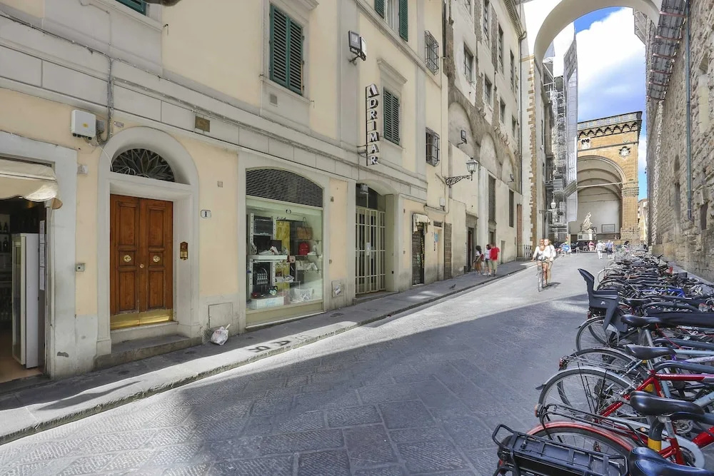 Palazzo Vecchio Apartments by Mmega