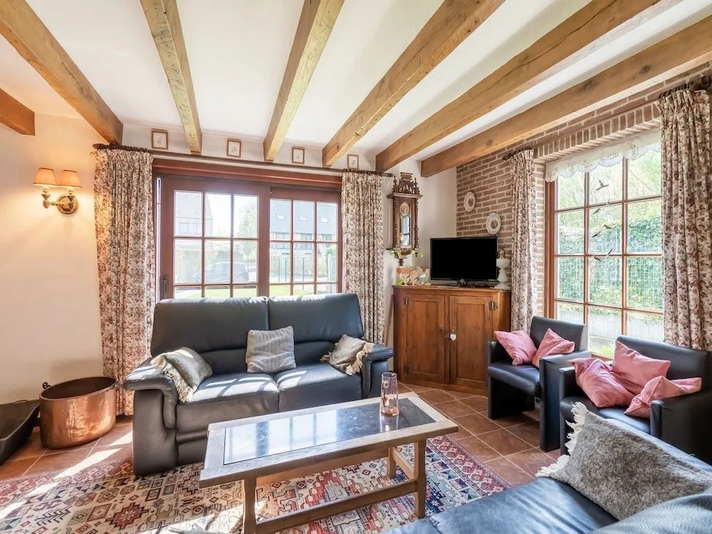 Farmhouse in Beveren near Beach & Garden