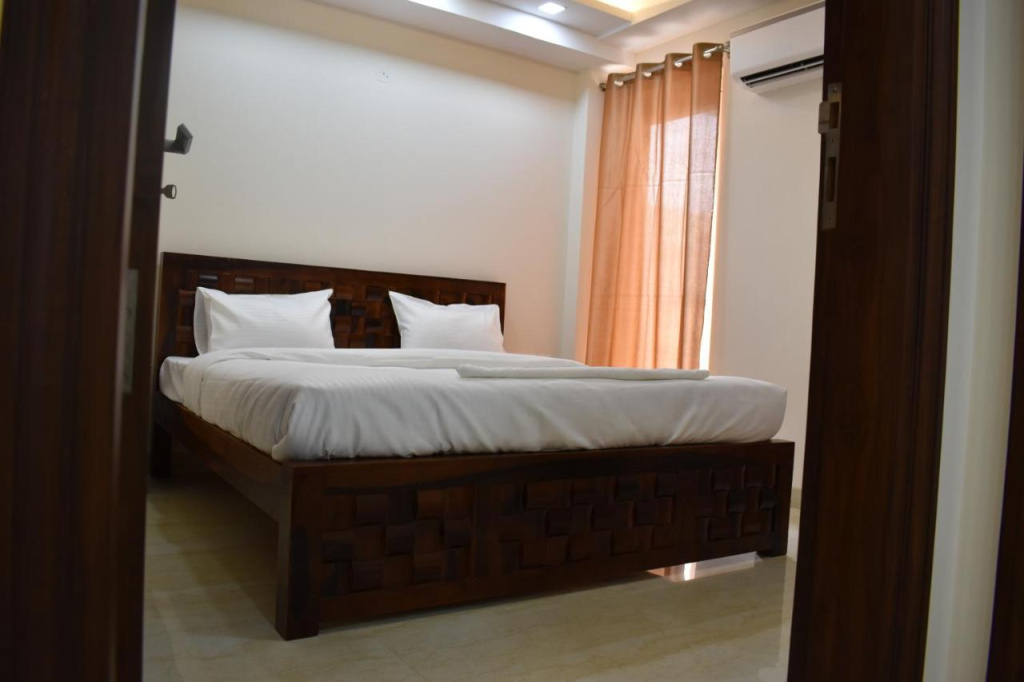 Lime Tree Hotel Golf Course Extension Nearby Grand Hyatt Gurgaon