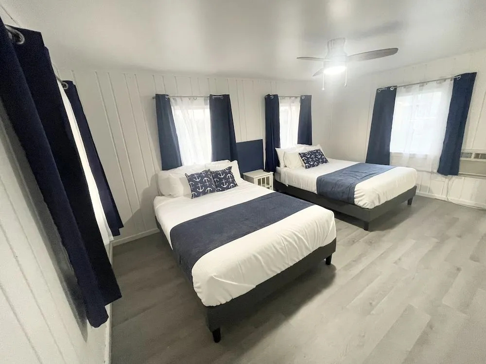 Anchor Bay Inn and Suites