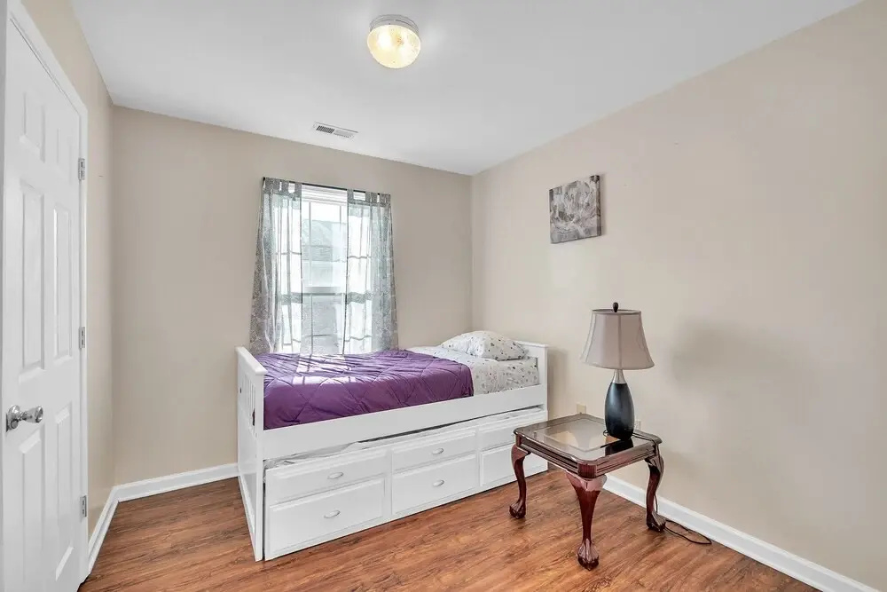 Have The Best Stay At Our Modern Art Gallery Home 3 Bedroom Home by Redawning