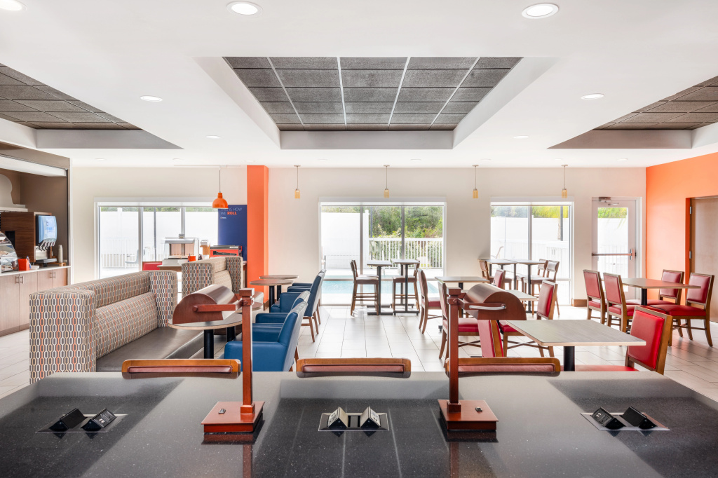 Holiday Inn Express & Suites Spring Hill by IHG