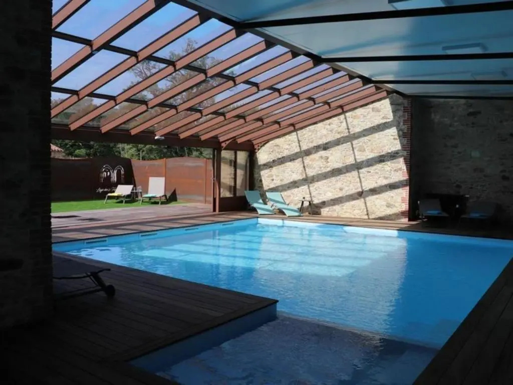 Gîte de Charme 18ème Siècle avec Piscine et WiFi - Jusqu'à 10 Pers. - FR-1-426-406