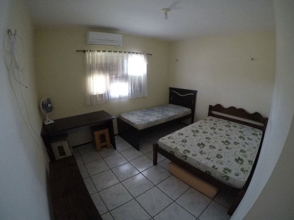 Apto 4 suites com ar para 15 pessoas