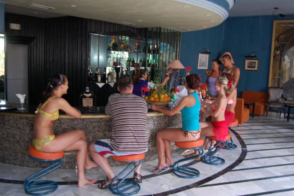 Azur Plaza