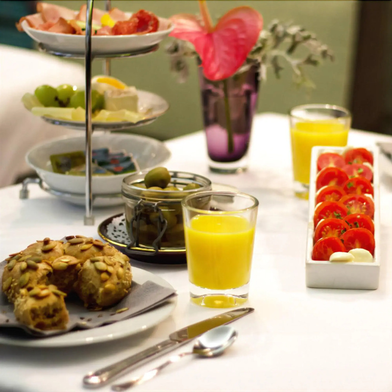 Saint SHERMIN bed breakfast & champagne