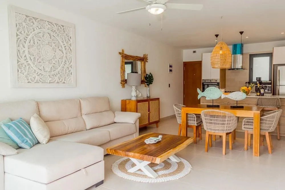 Simply the Best 2 bed Condo Steps From the Beach
