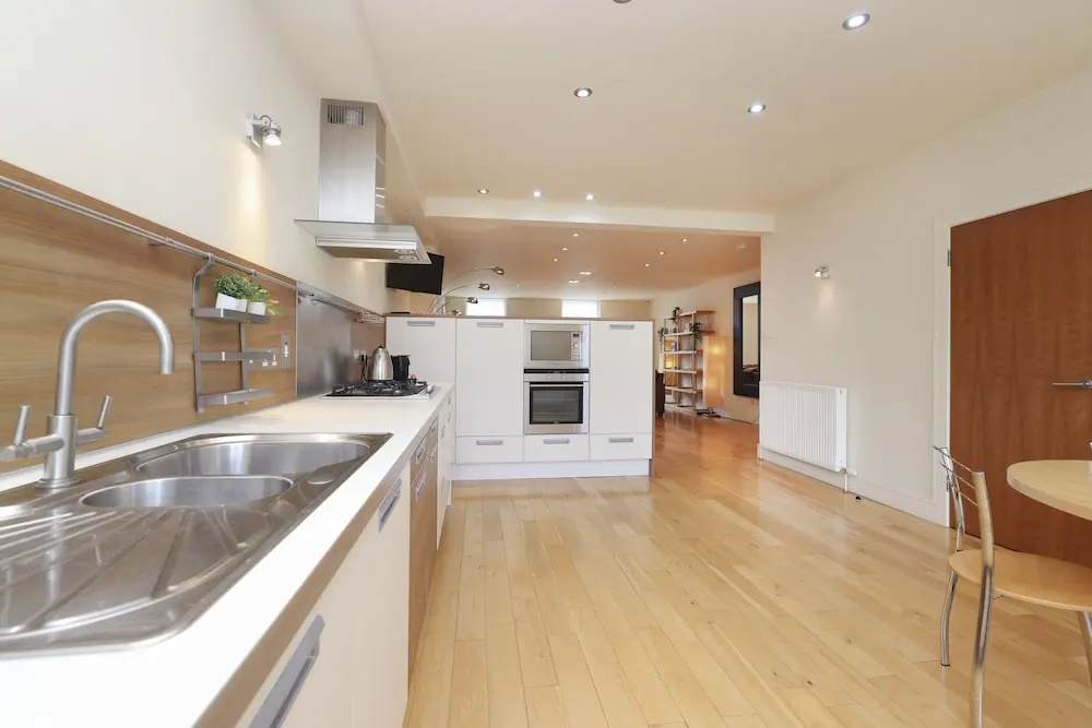 JOIVY Executive 2-Bed Apt With Stunning Roof Terraces
