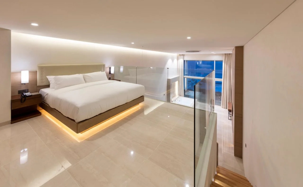 Sun Cruise Resort and Yacht