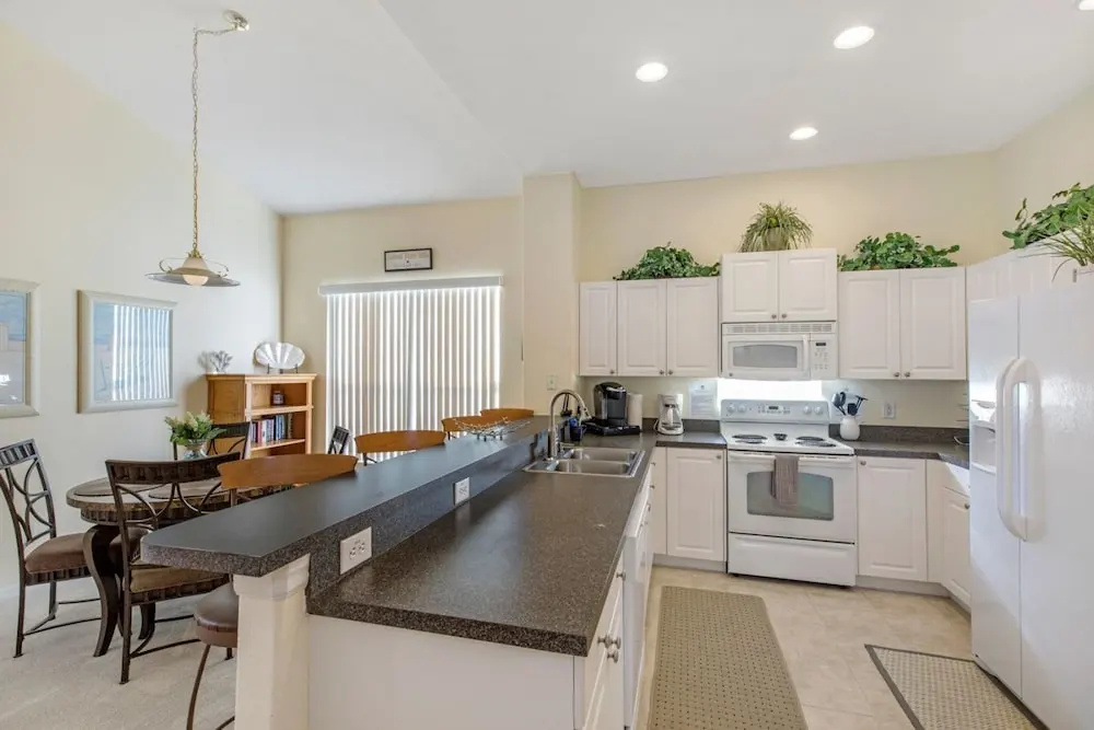 Award Winning Vacation Home With South Facing Pool And Spa Overlooking Conservation Land