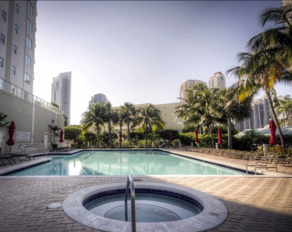 Le Marina Bay 403- Condo 5 People. Sunny Isles