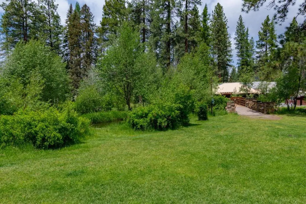 Lake Creek Lodge