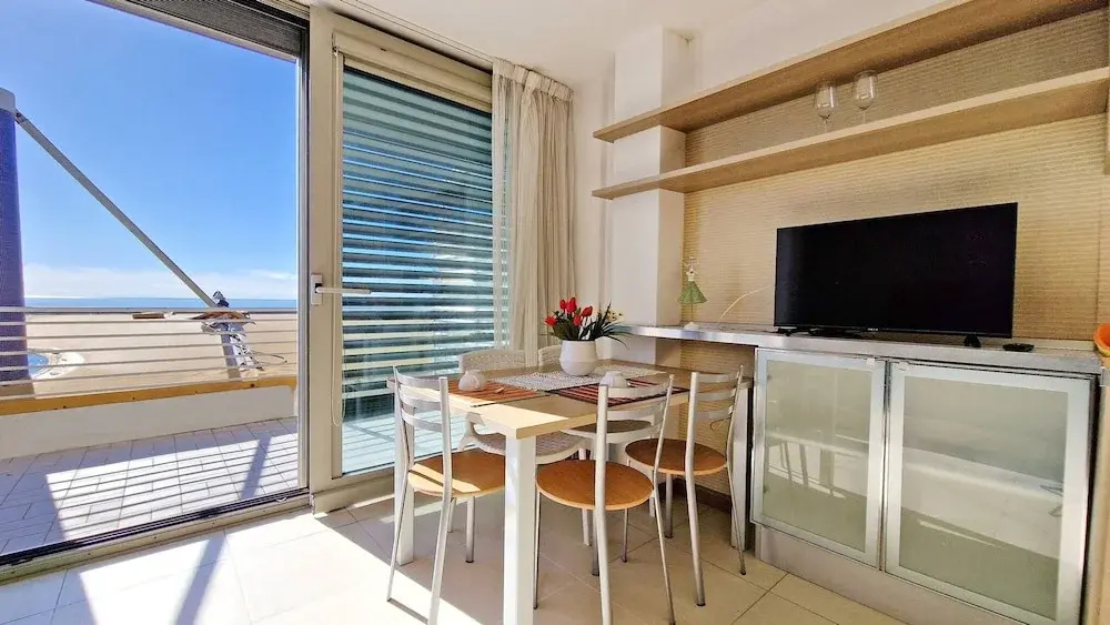 Penthouse Le Vele Sea View 2 Sleeps Air-conditioned