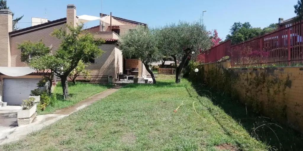 VILLA GIULIANA stanze con bagno interno in Villa a 350 mt spiaggia libera Lido delle Sirene