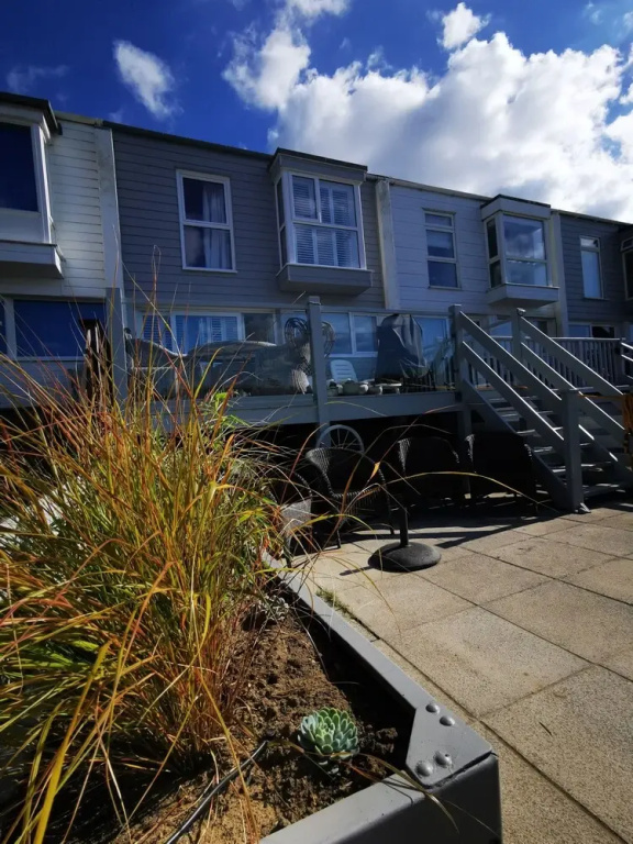 Sea View 3 bedroom seaside property