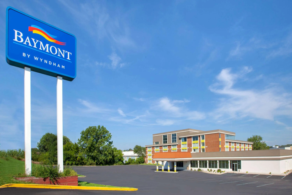 Days Inn & Suites by Wyndham Grand Rapids Near Downtown