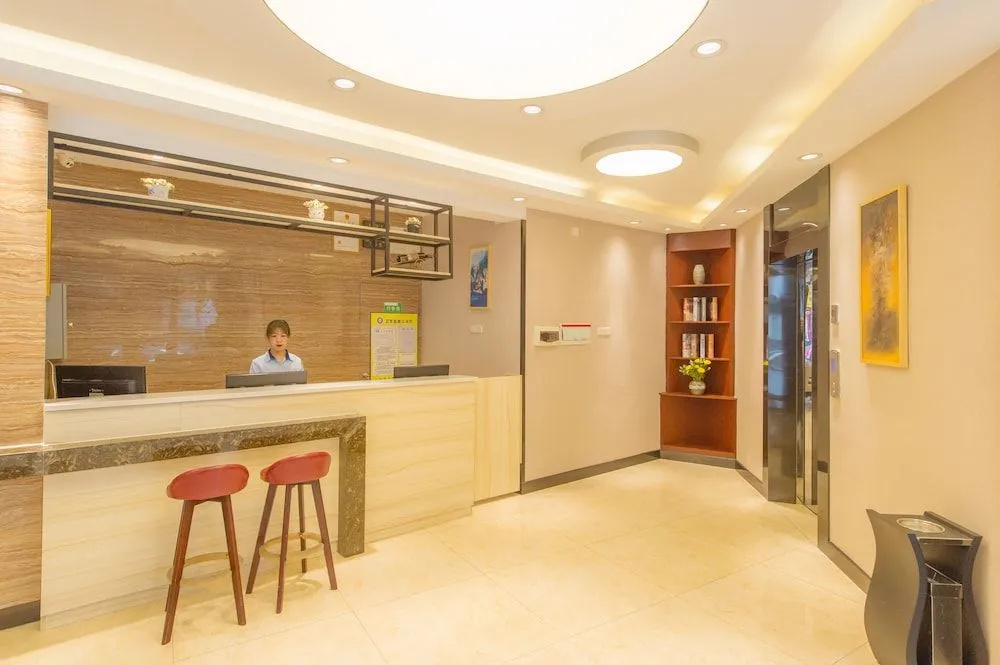 Qingpishu Hotel （Guilin West City Road,Walking street ）