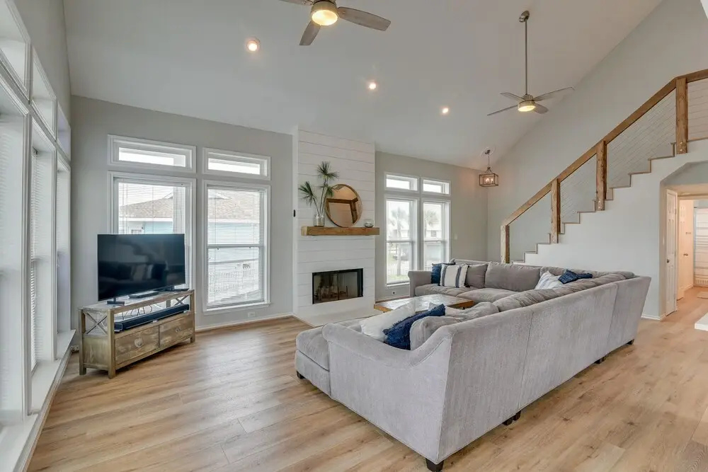 Canal Access & Decks: Bayfront Jamaica Beach House