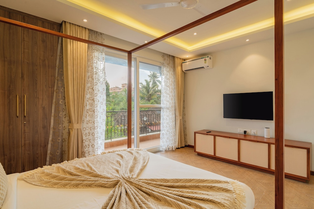Elivaas Solace AquaVista 5BHK Villa
