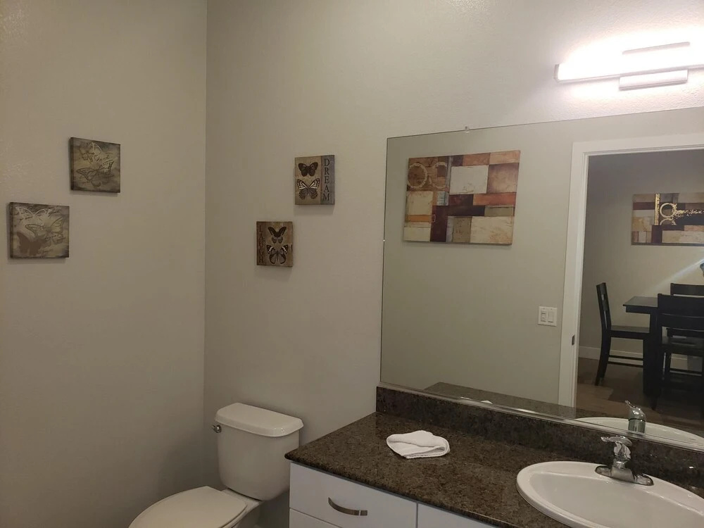 Yes it s Right 2 Suites and 3 Baths in the Heart of San Diego FB2