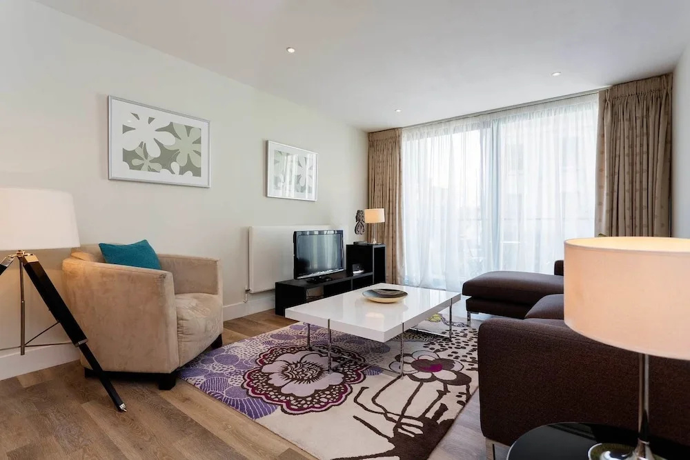 Veeve - Chelsea Contemporary