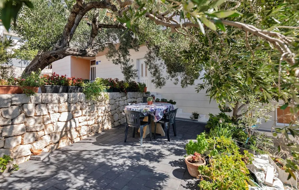 Awesome Apartment in Makarska With 3 Bedrooms and Wifi