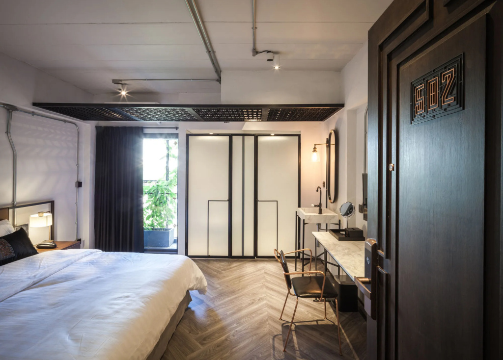IR-ON Hotel
