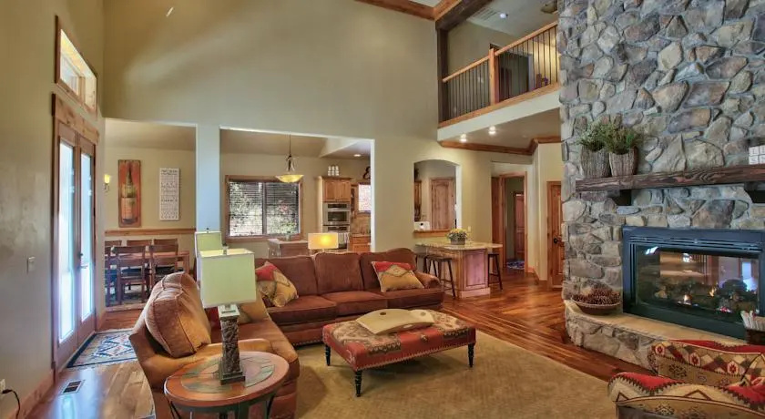Boulder Ridge by Stewart Mountain Lodging