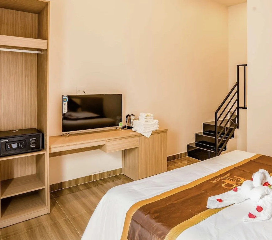 Happy Hotel
