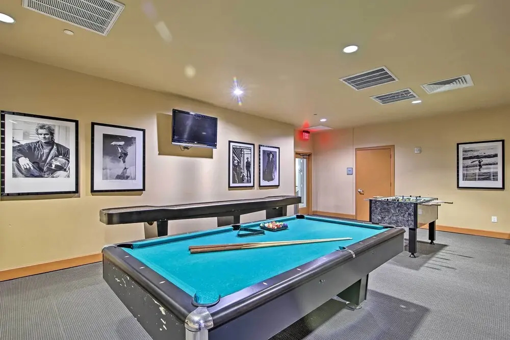 Luxe 28th-floor S Tower Condo: Ocean & Spacex View