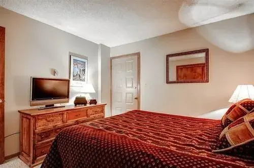 Ski Hill by Pinnacle Lodging