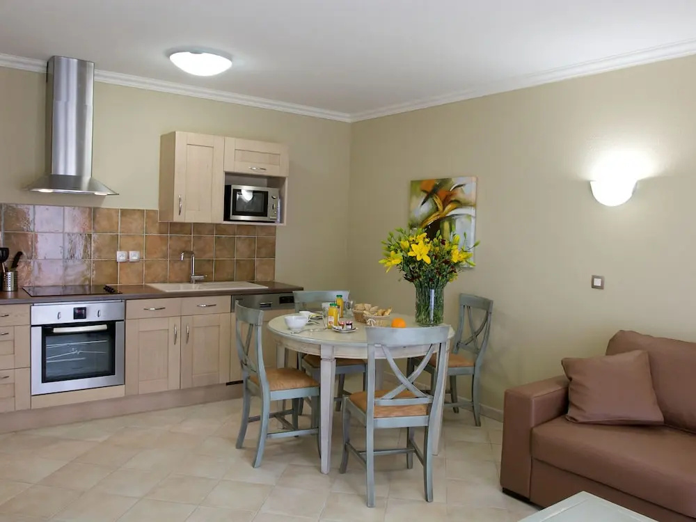 Beautiful Apartment With AC, Near Lac de Saint-cassien