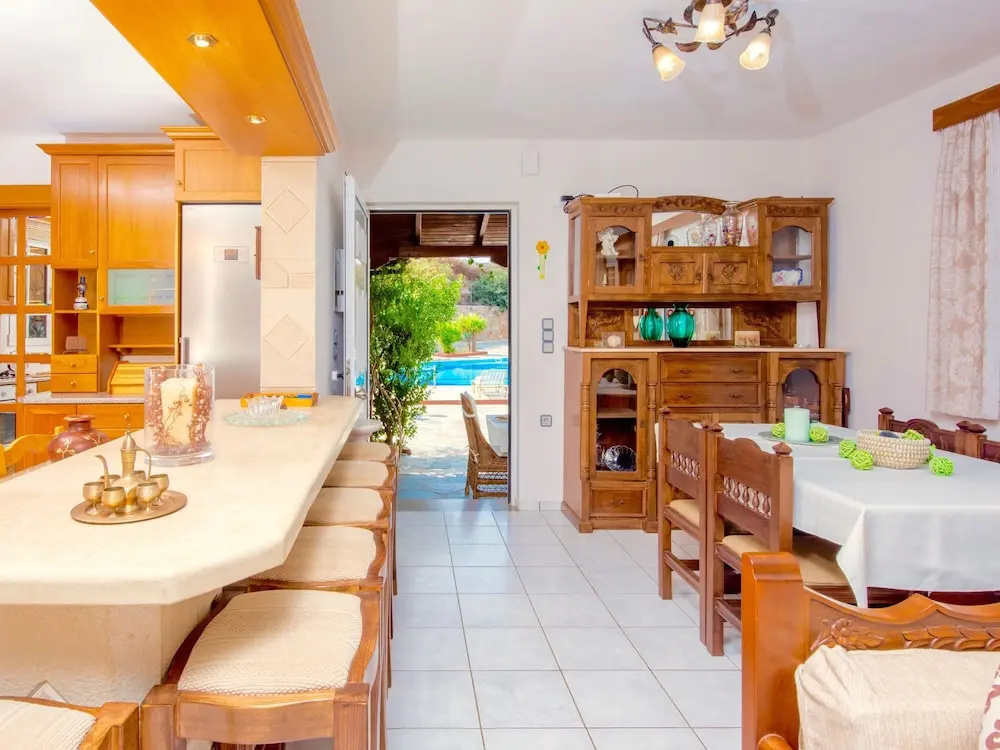 Beautiful Villa With Pool and Tennis Court at Agia Pelagia NW