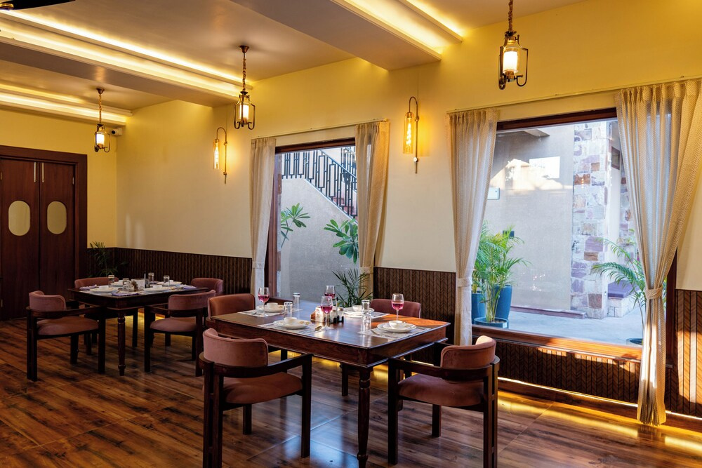 ELIVAAS Tiger Cave Suite with Pvt Pool