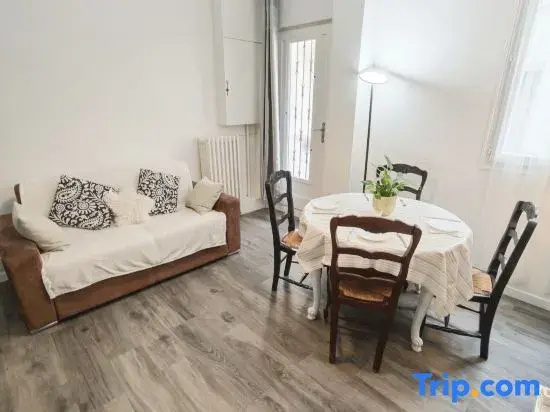 Notre Dame in Latin Quarter Stylish Flat for 6