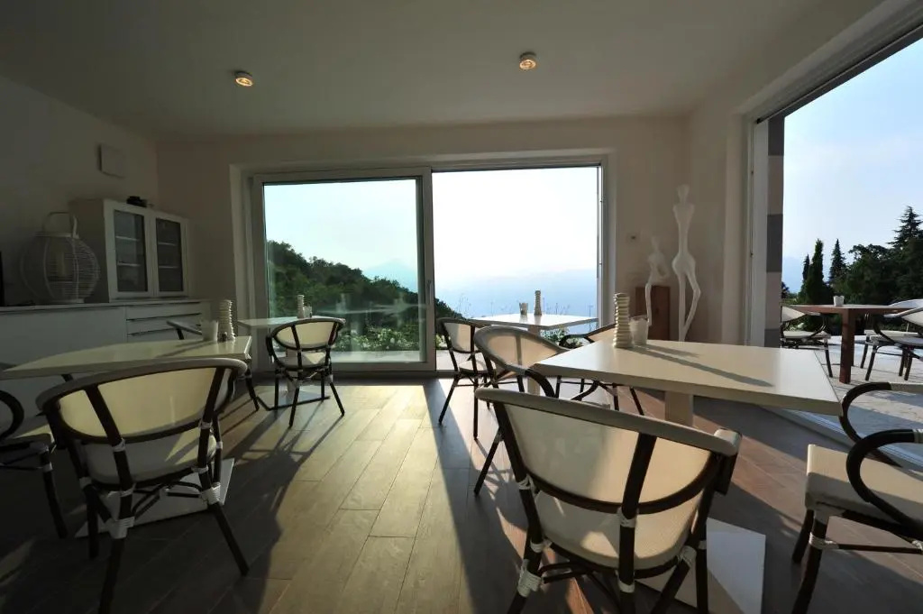 Zeno Suites