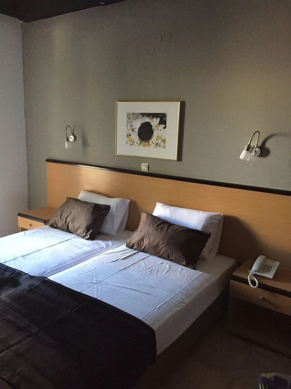 Black Rose Hotel & Suites